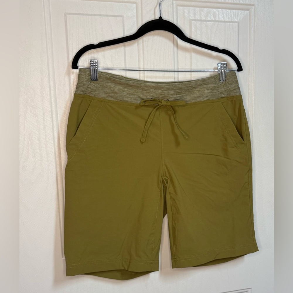 Duluth Trading Co Women's Olive Green Shorts